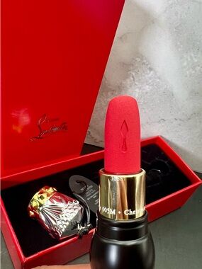 Christian Louboutin Rouge Velvet Matte Lipstick π Dramadouce Red Signature Box